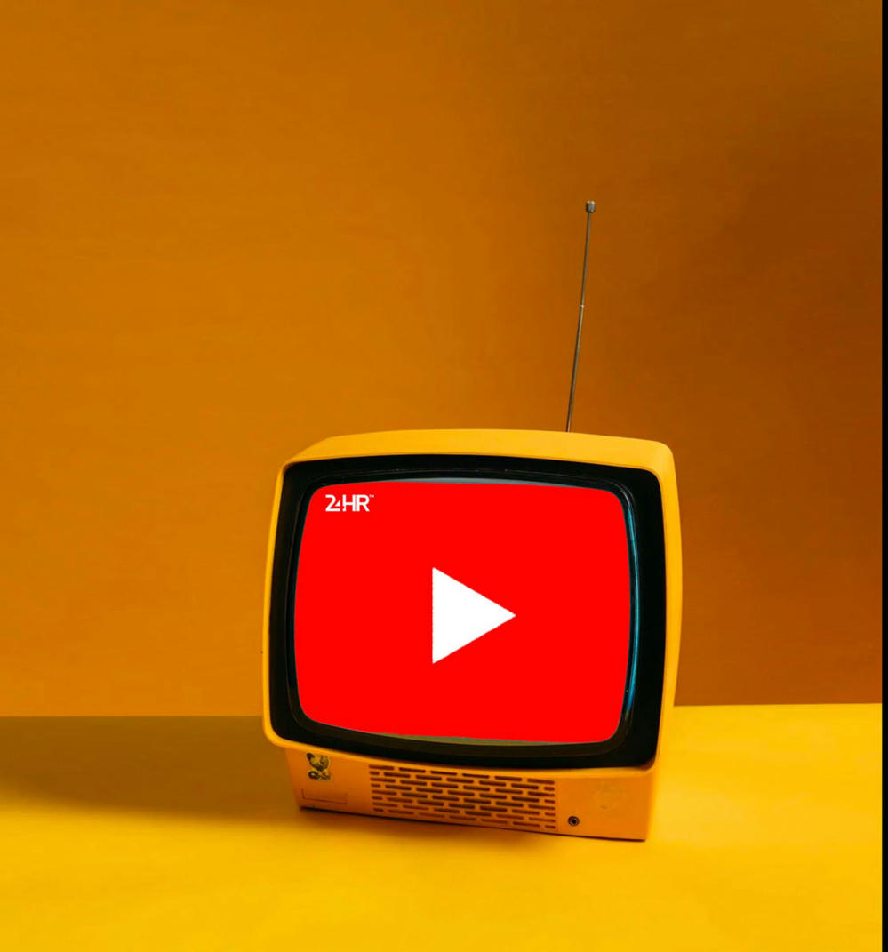 youtube på en gammal tjock-tv med gul bakgrund. youtube på en gammal tjock-tv med gul bakgrund.