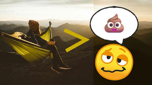 en person chillar i en hängmatta med en kopp kaffe, till höger en illustration med en full smily som snackar skit